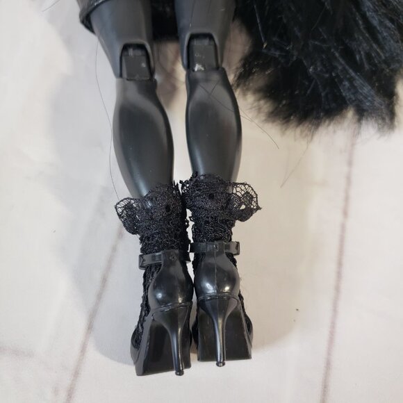 Beautiful Rainbow High Series 1 Grayscale Shanell Onyx Doll 11" Toy with Shoes - Picture 5 of 9